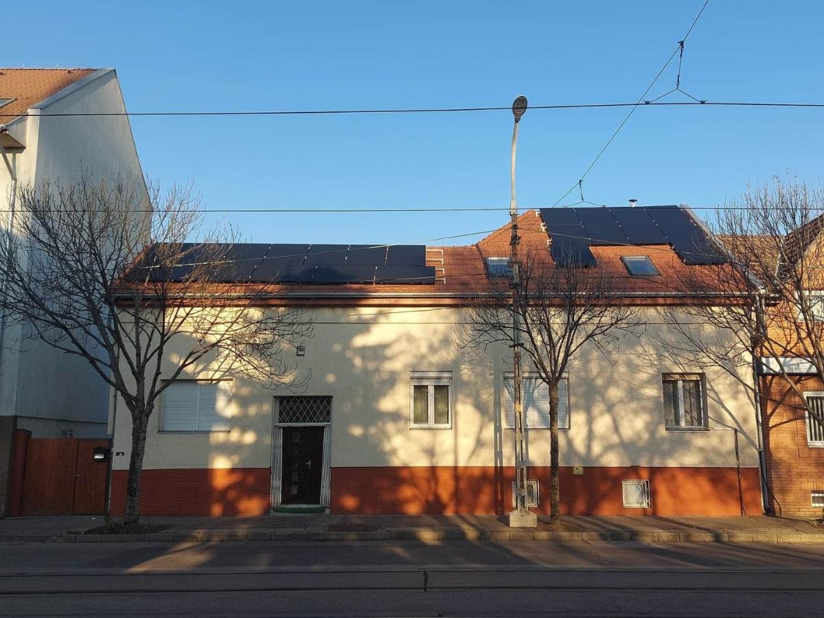 Apartman Red Locomotive *